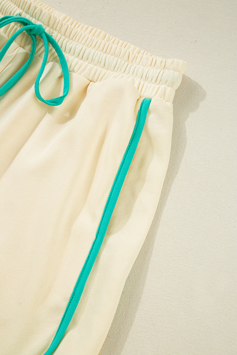 White Contrast Trim Colorblock Long Sleeve Pullover and Drawstring Shorts 2pcs Outfit Short Sets JT's Designer Fashion